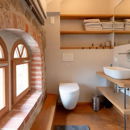 Maisonette-wohnung Mit Kamin Im Historischen Gewoelbe アパート